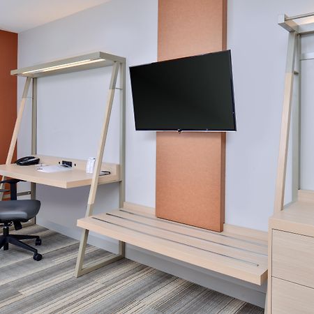 Holiday Inn Express & Suites Farmington Hills - Detroit By Ihg Exteriör bild