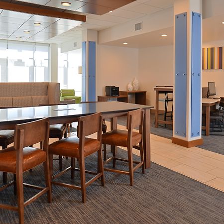 Holiday Inn Express & Suites Farmington Hills - Detroit By Ihg Exteriör bild