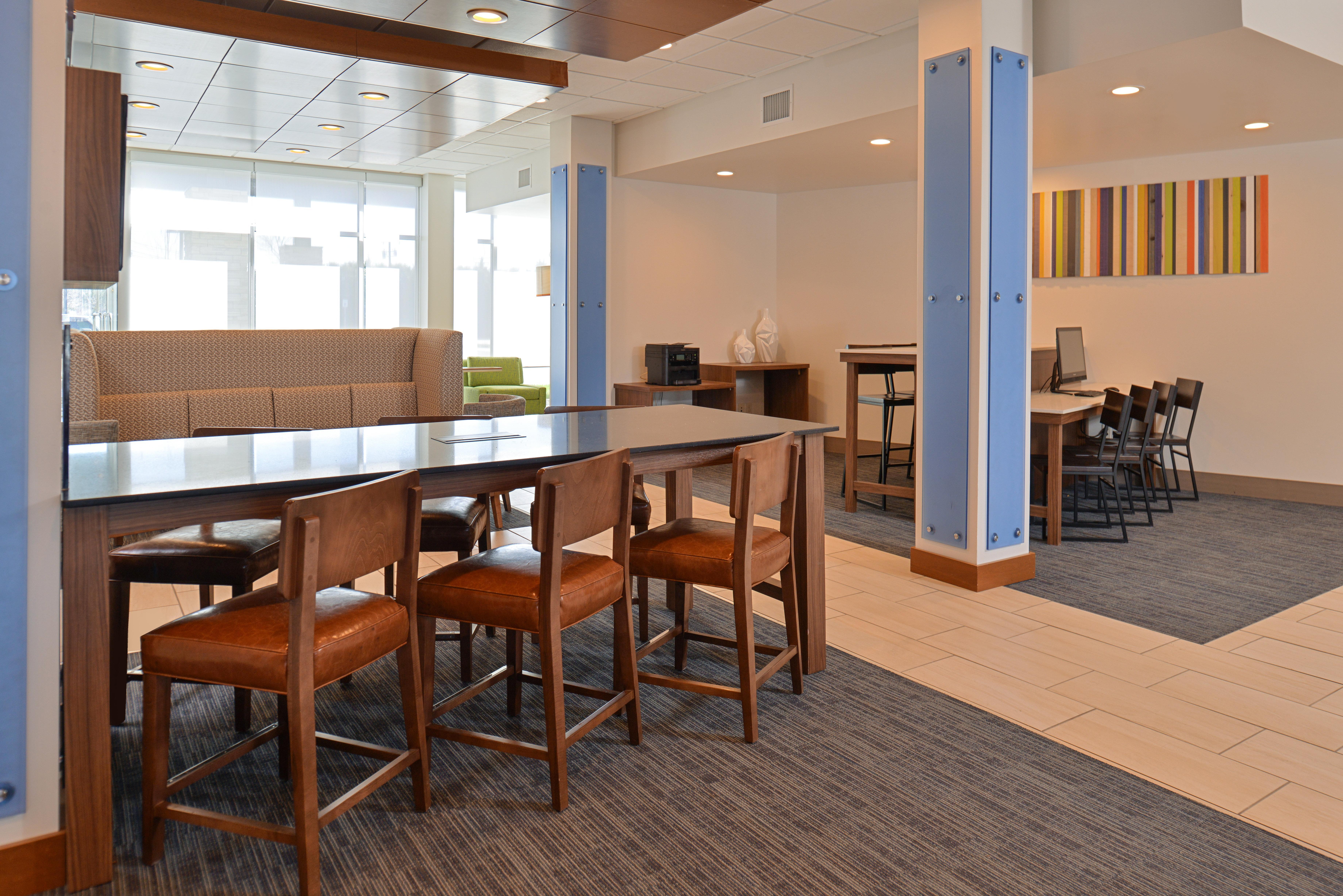 Holiday Inn Express & Suites Farmington Hills - Detroit By Ihg Exteriör bild