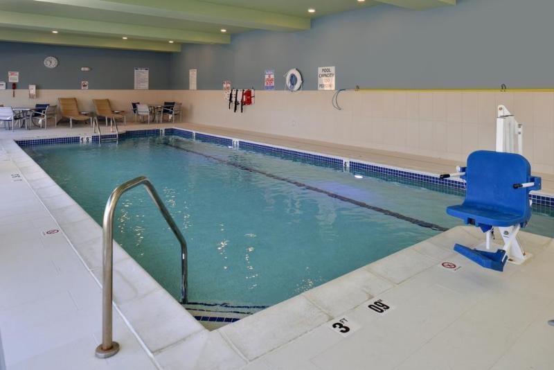 Holiday Inn Express & Suites Farmington Hills - Detroit By Ihg Exteriör bild